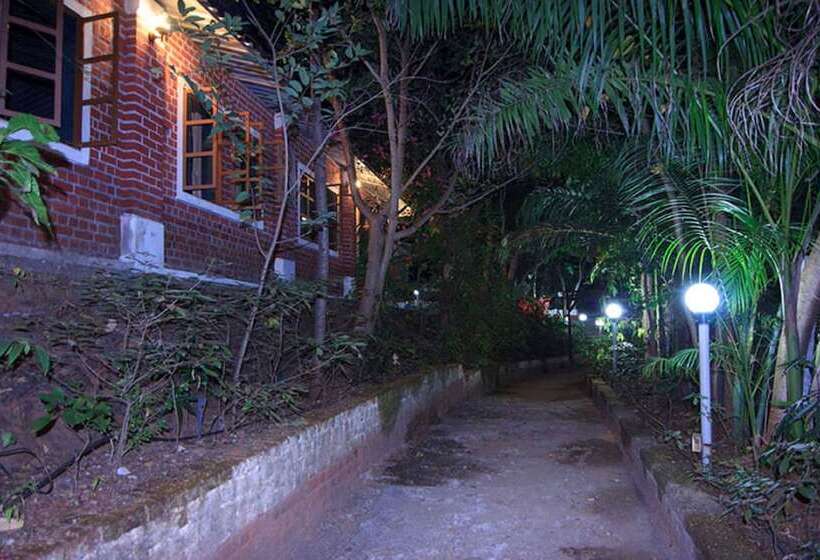 Resort Nature Trails Dabhosa, Jawhar