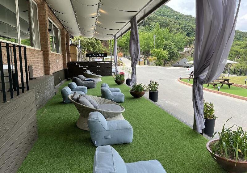 אתר נופש Nine Valley Park