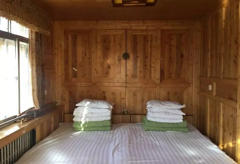 Yangkor Tibetan Homestay Hostel
