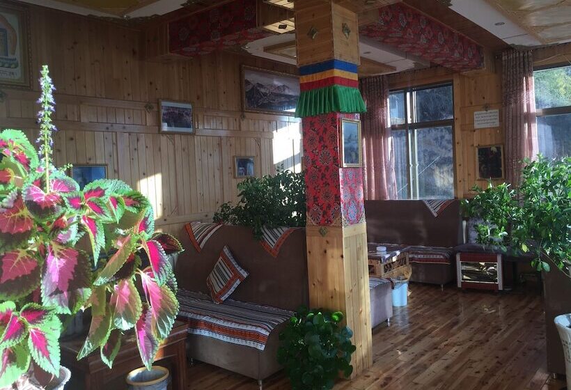Yangkor Tibetan Homestay Hostel