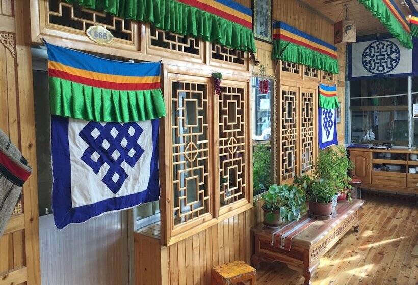 Yangkor Tibetan Homestay Hostel