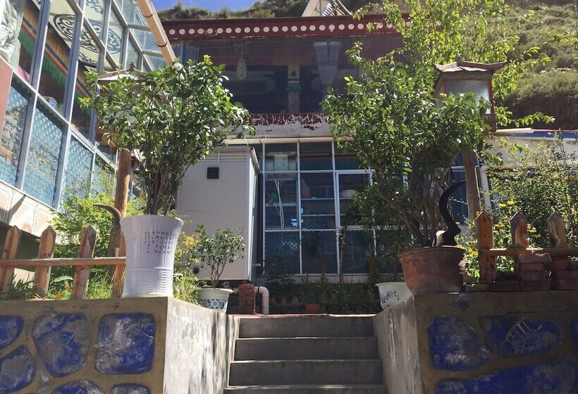 Yangkor Tibetan Homestay Hostel