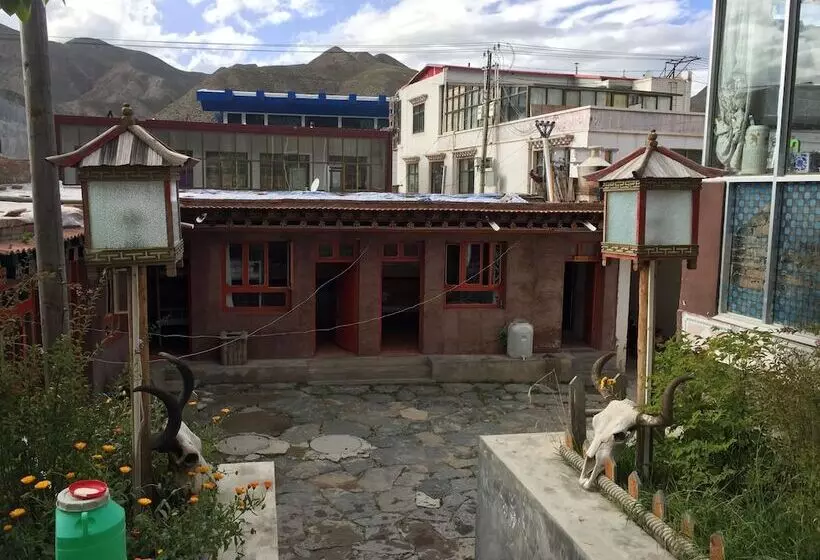 Yangkor Tibetan Homestay Hostel
