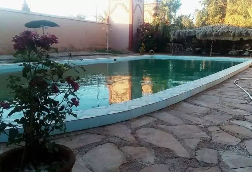 Hotelli Auberge Ouadjou