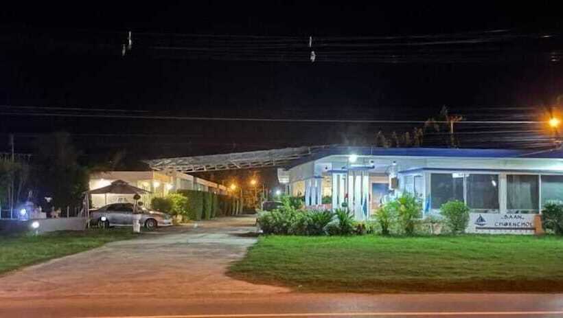 בית מלון כפרי Baan Charnchol Resort Mahasarakham