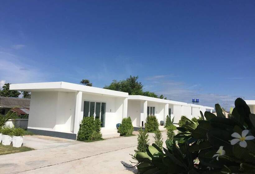 בית מלון כפרי Baan Charnchol Resort Mahasarakham