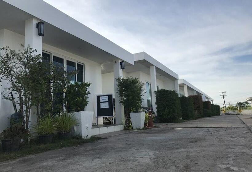 בית מלון כפרי Baan Charnchol Resort Mahasarakham