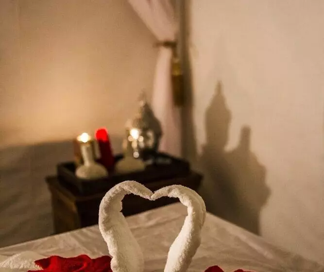 ホテル Dhora Desert Resort & Spa By Eight Continents