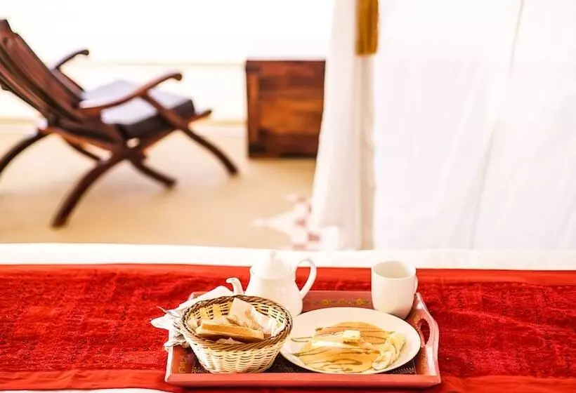 ホテル Dhora Desert Resort & Spa By Eight Continents