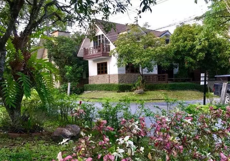 Hotelli Home And Hill Resort