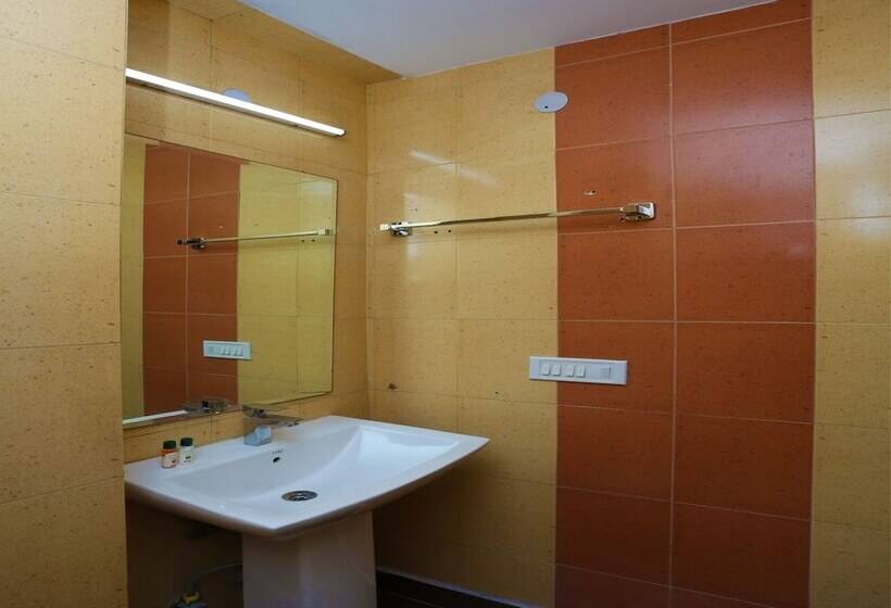 فندق Kehar Palace By Oyo Rooms