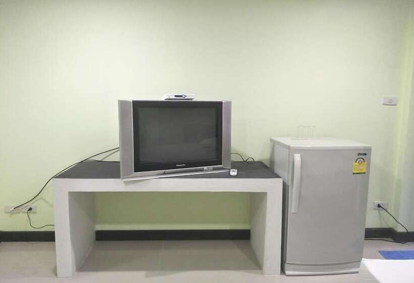 Отель Malee House