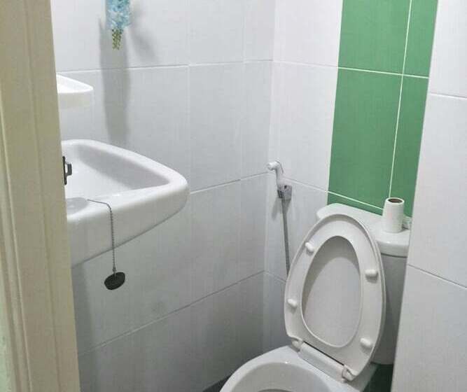 Отель Malee House