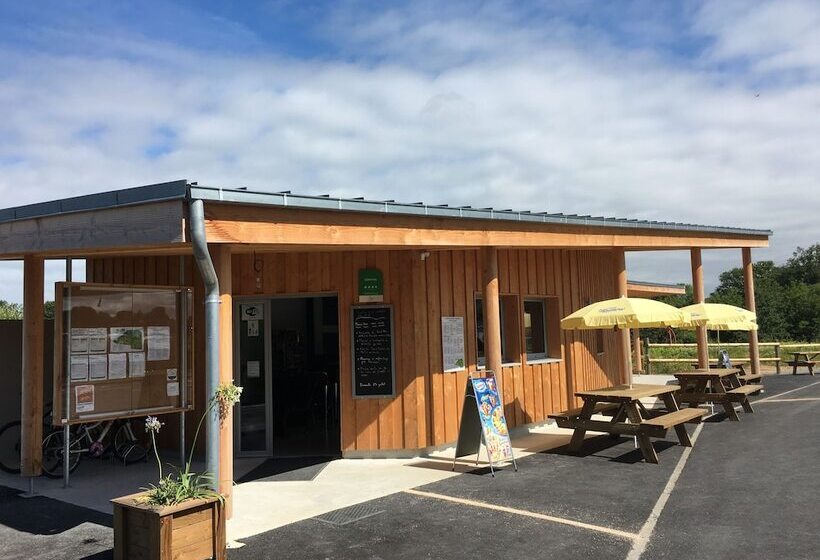 ホテル O2 Camping