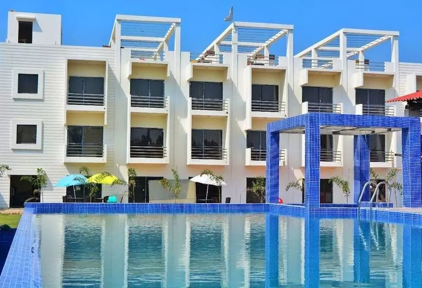 La Macaw Resort