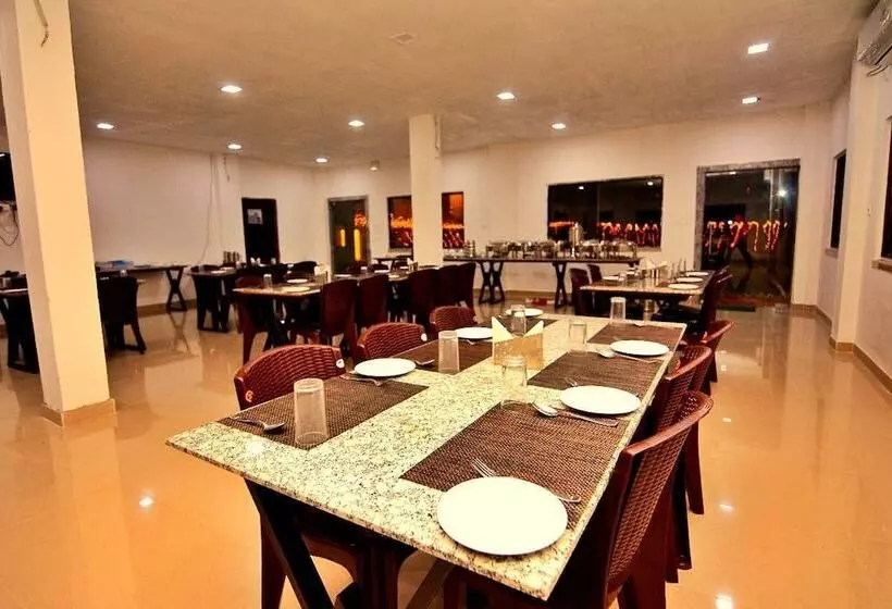 La Macaw Resort