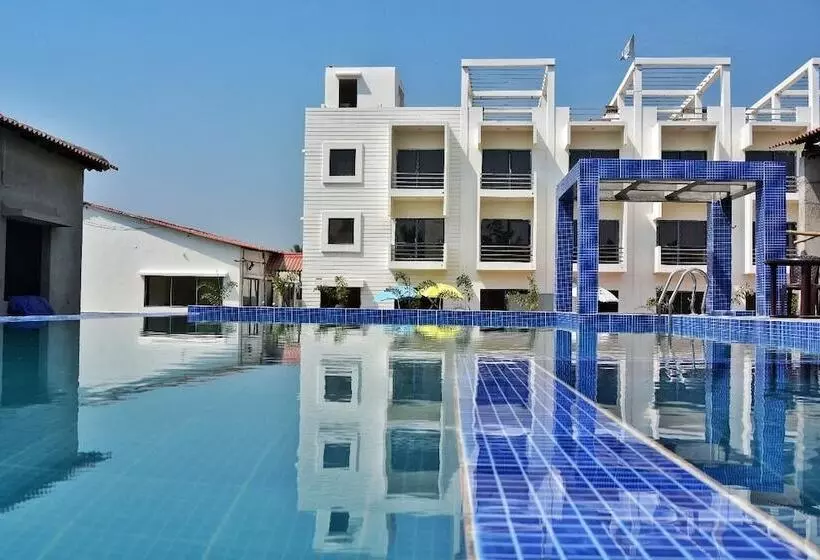 La Macaw Resort