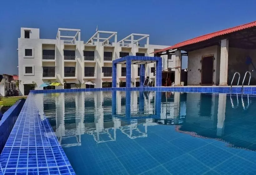 La Macaw Resort
