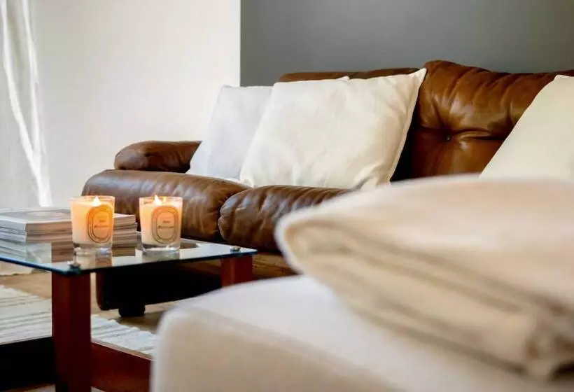 ベッドアンドブレックファースト Casavostra  Ambience Suites