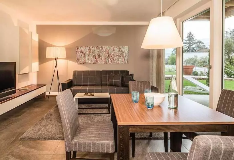 Hidalgo Suites & Restaurant