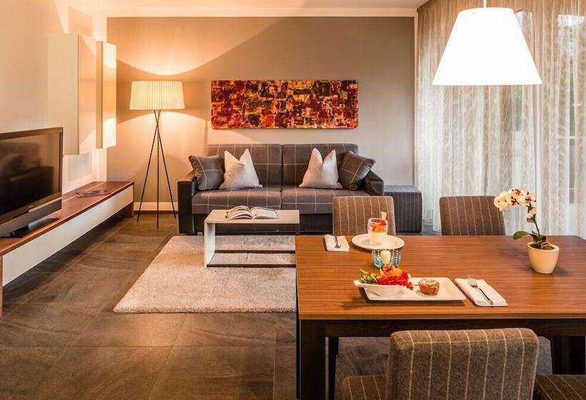 Hidalgo Suites & Restaurant