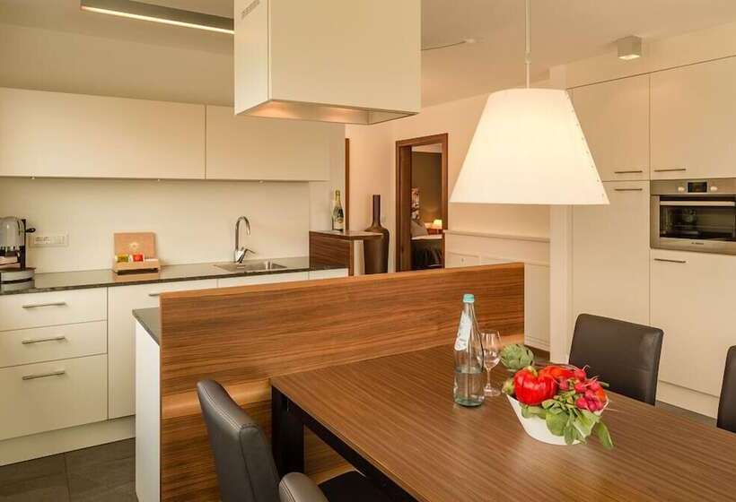 Hidalgo Suites & Restaurant