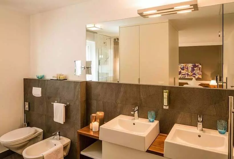 Hidalgo Suites & Restaurant