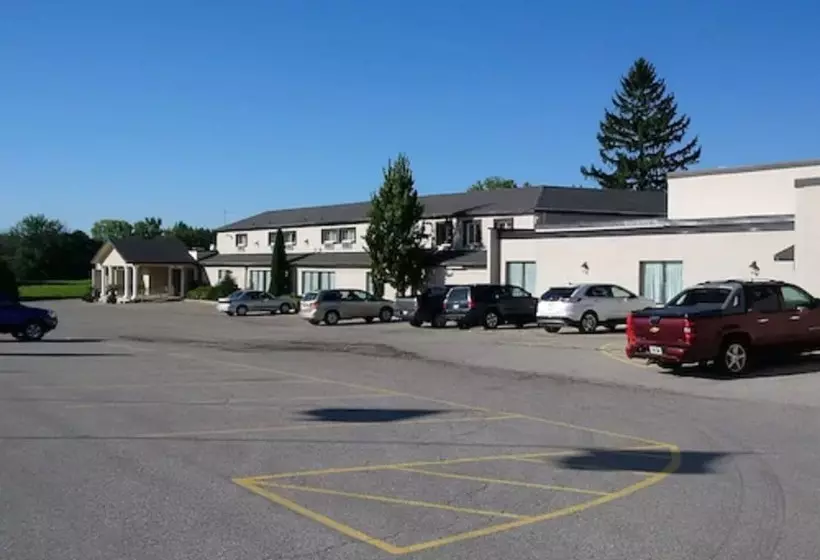 Hotelli Forest Golf Club And Inn