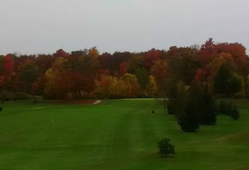 Hotelli Forest Golf Club And Inn