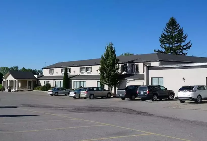 Hotelli Forest Golf Club And Inn