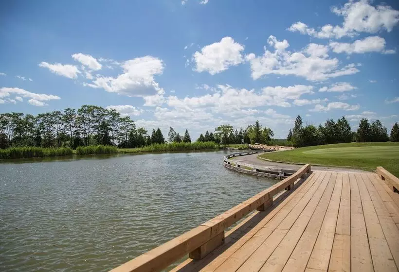 Hotelli Forest Golf Club And Inn