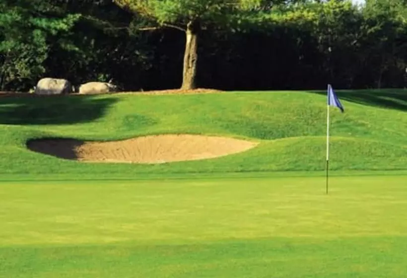 Hotelli Forest Golf Club And Inn