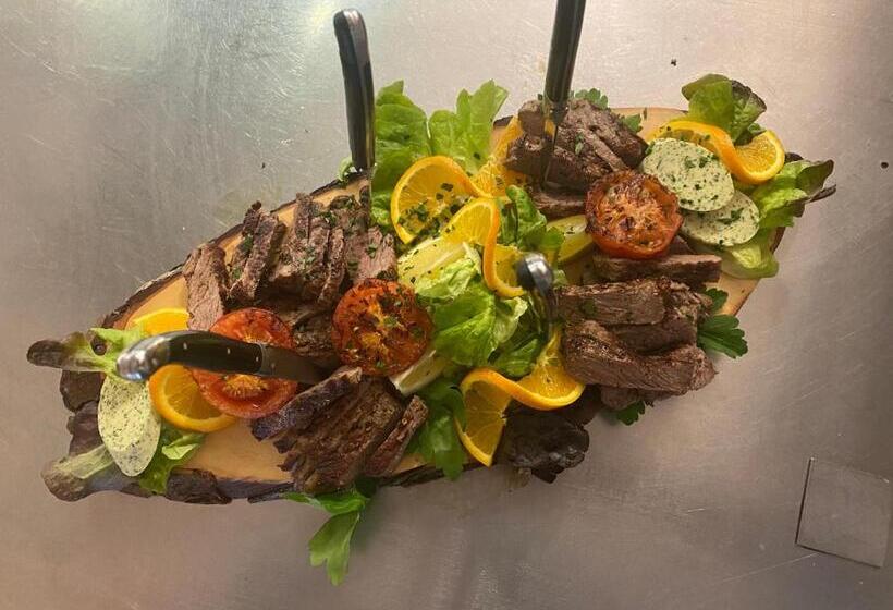 בית מלון כפרי M13