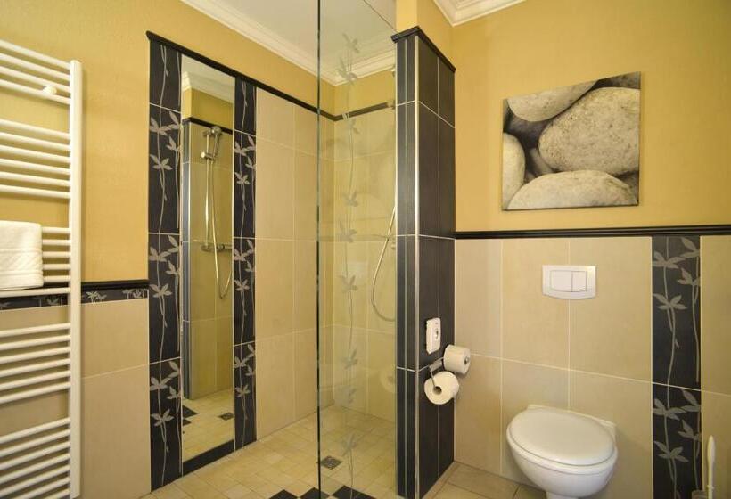 בית מלון כפרי M13