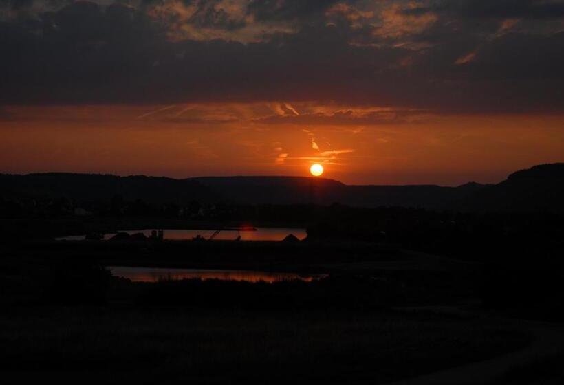 בית מלון כפרי M13