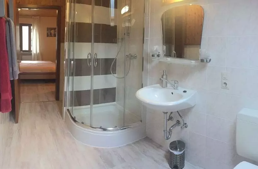 Hotelli Zur Dorfschänke