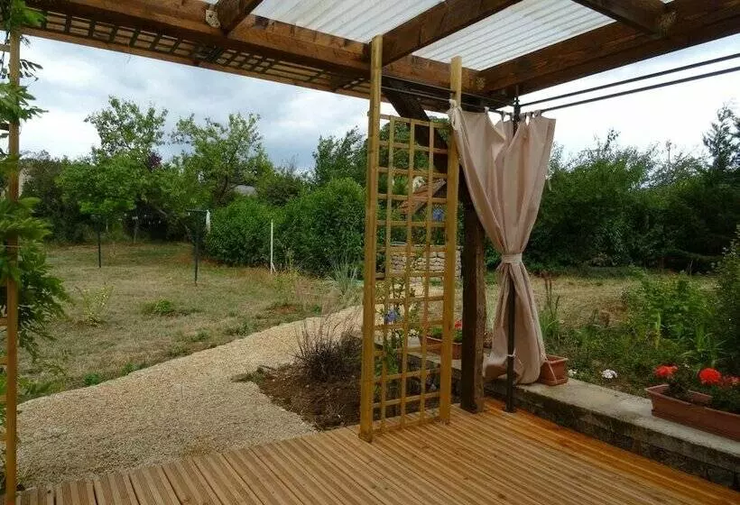 Majatalo Datcha Bourguignonne, Chambres & Gîte