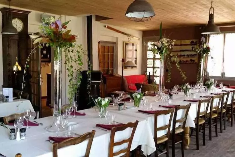 ホテル Auberge Des Clarines