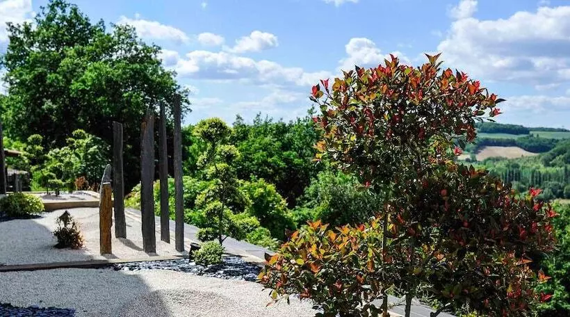 Majatalo Le Miel Et L'eau