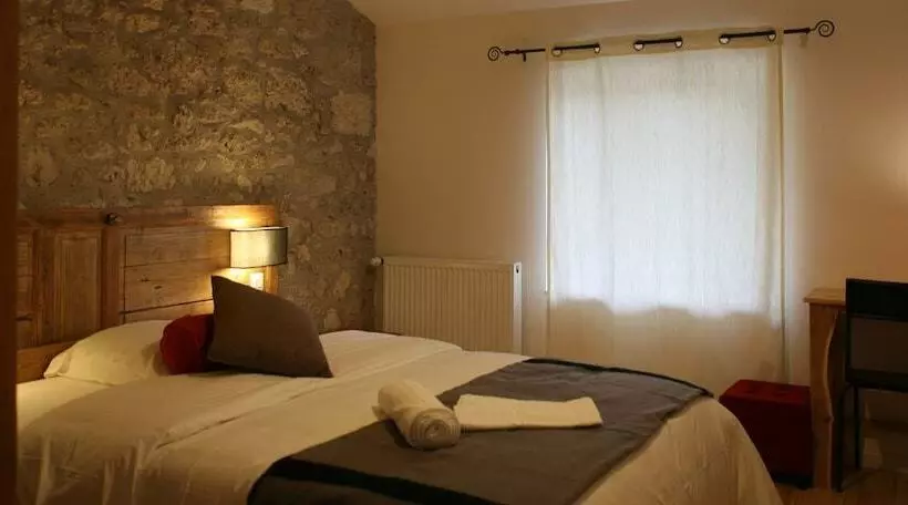 Majatalo Le Miel Et L'eau