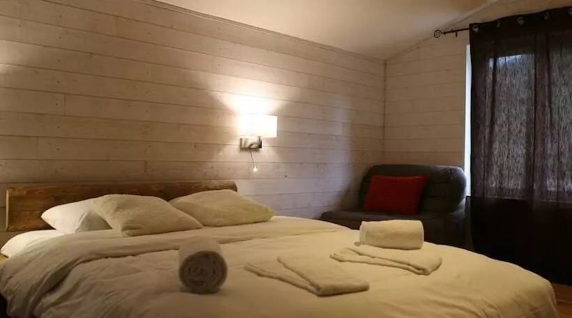 Majatalo Le Miel Et L'eau