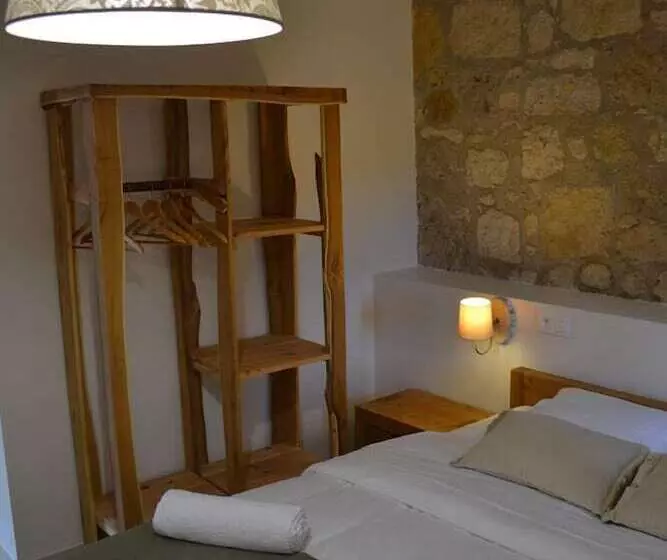 Majatalo Le Miel Et L'eau