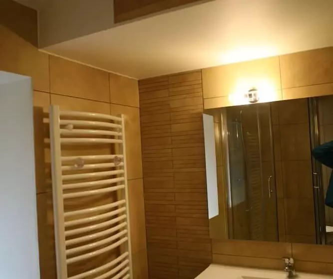 Majatalo Le Miel Et L'eau