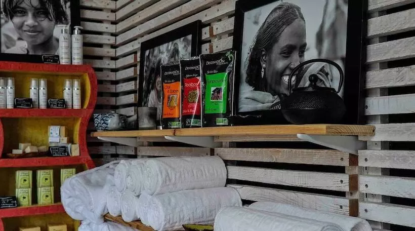 Majatalo Le Miel Et L'eau