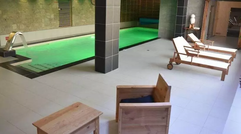 Majatalo Le Miel Et L'eau