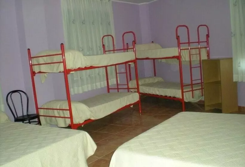 Retkeilymaja Campamento Los Tres Picos De La Vera