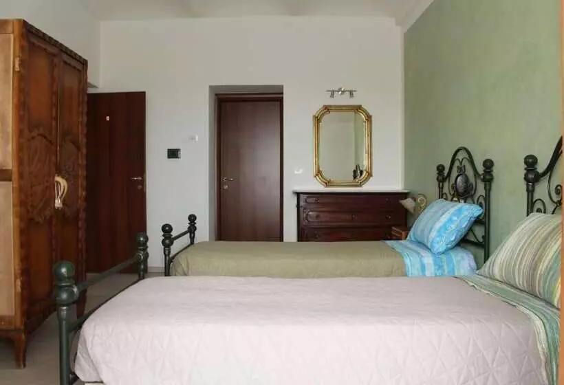 Aamiaismajoitus (B&B) Ca D Pinin
