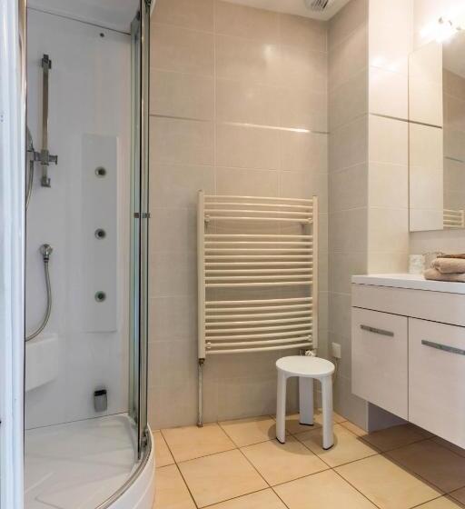 ベッドアンドブレックファースト Flopre