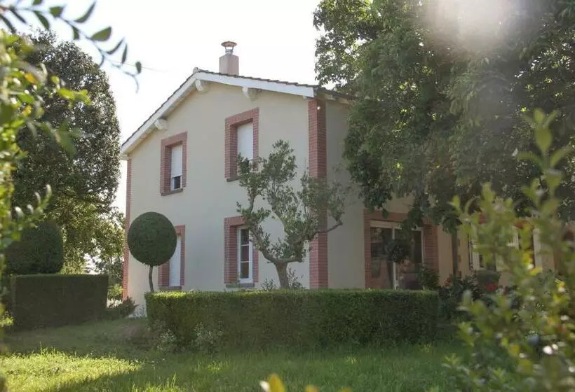 Aamiaismajoitus (B&B) L'oustal D'en Paris