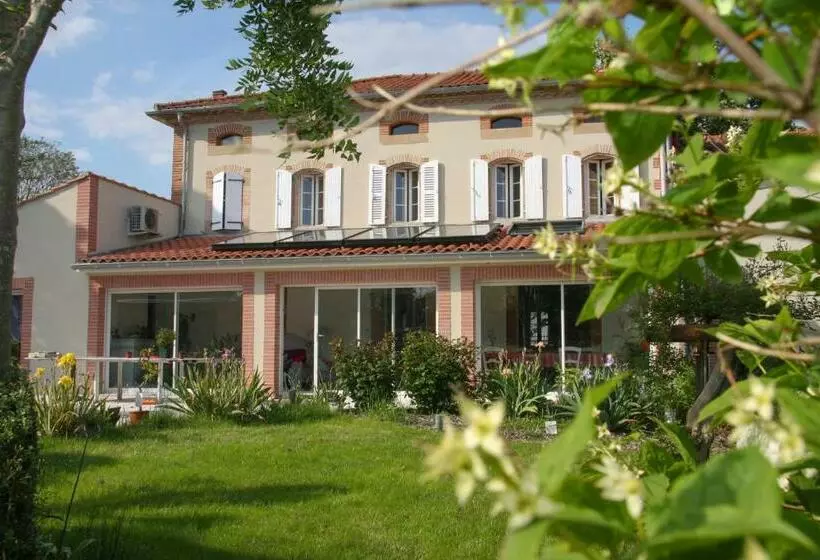 Aamiaismajoitus (B&B) L'oustal D'en Paris